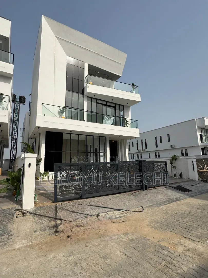 6bdrm Duplex in Chevron for sale in Chevron