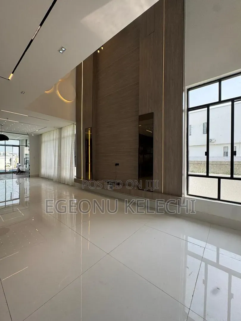6bdrm Duplex in Chevron for sale in Chevron