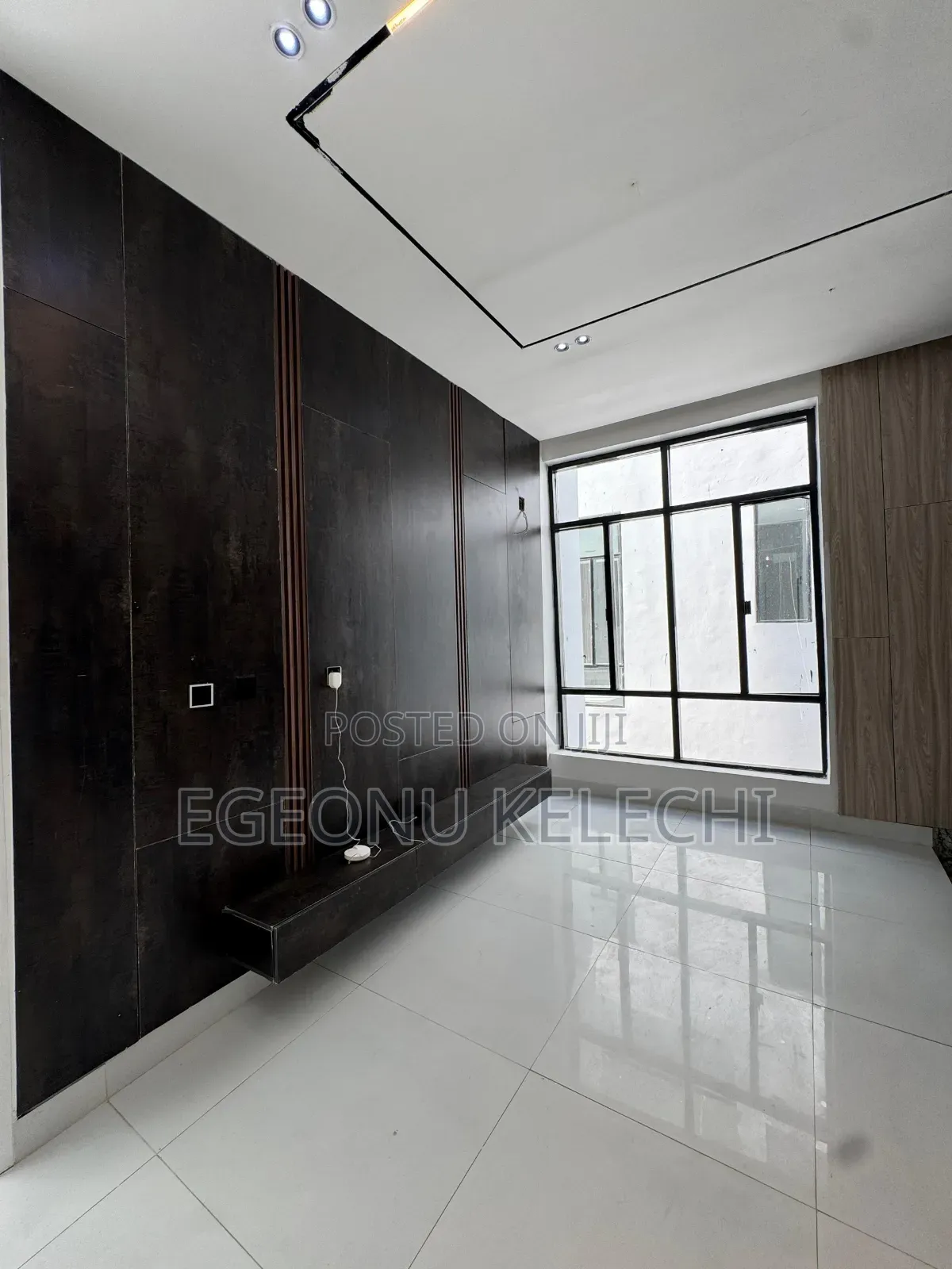 6bdrm Duplex in Chevron for sale in Chevron