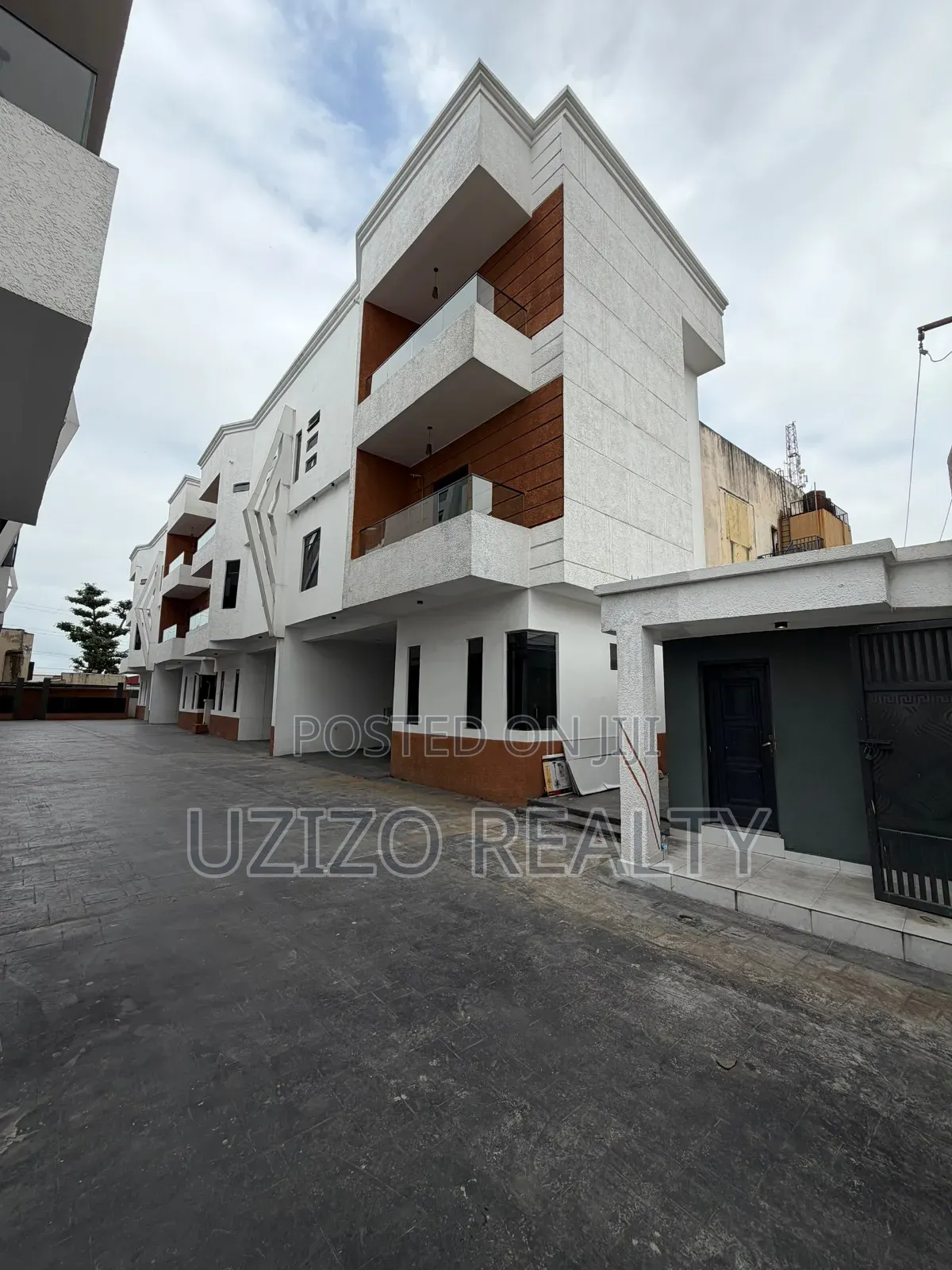 4bdrm Townhouse/Terrace in Osapa london for sale in Osapa london
