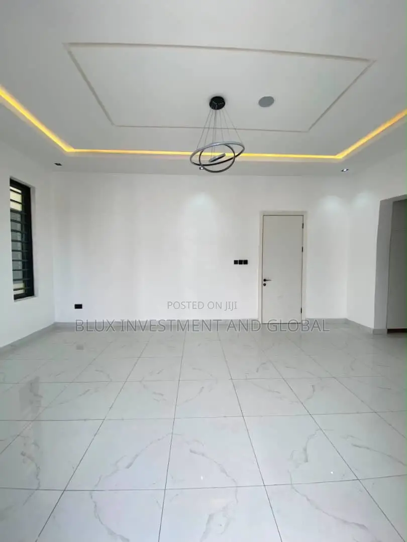 5bdrm Duplex in Idado Estate for sale in Idado