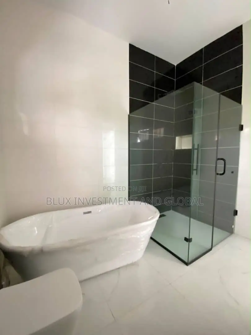 5bdrm Duplex in Idado Estate for sale in Idado