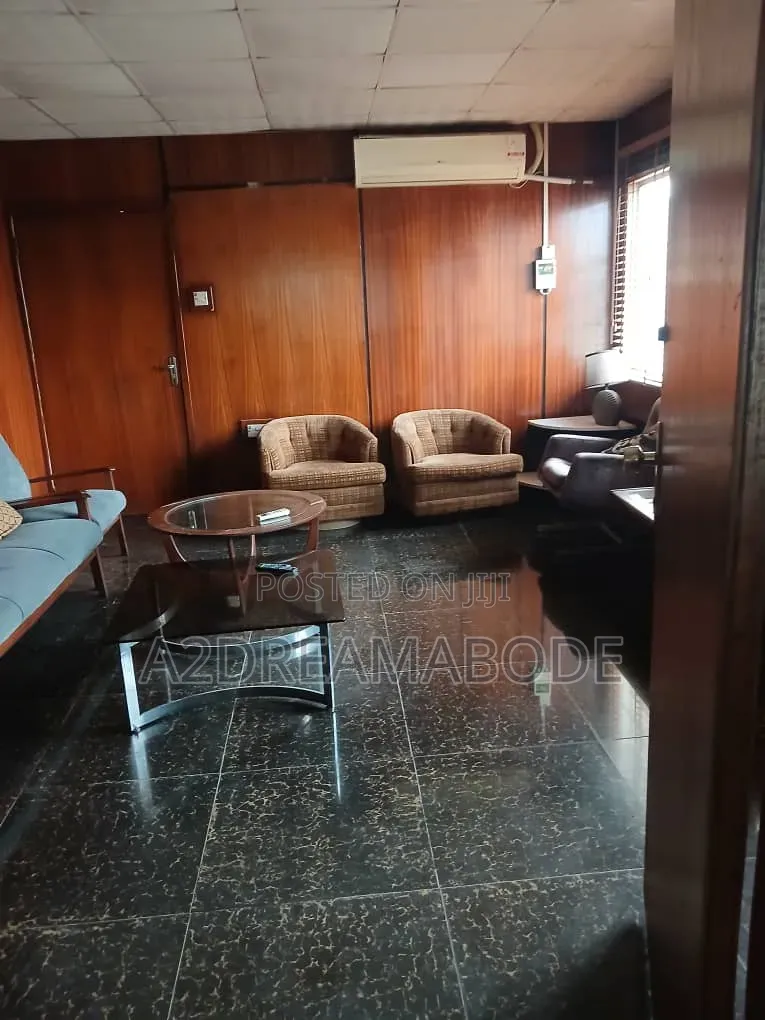 3bdrm Bungalow in Ikeja Gra for rent in Ikeja GRA