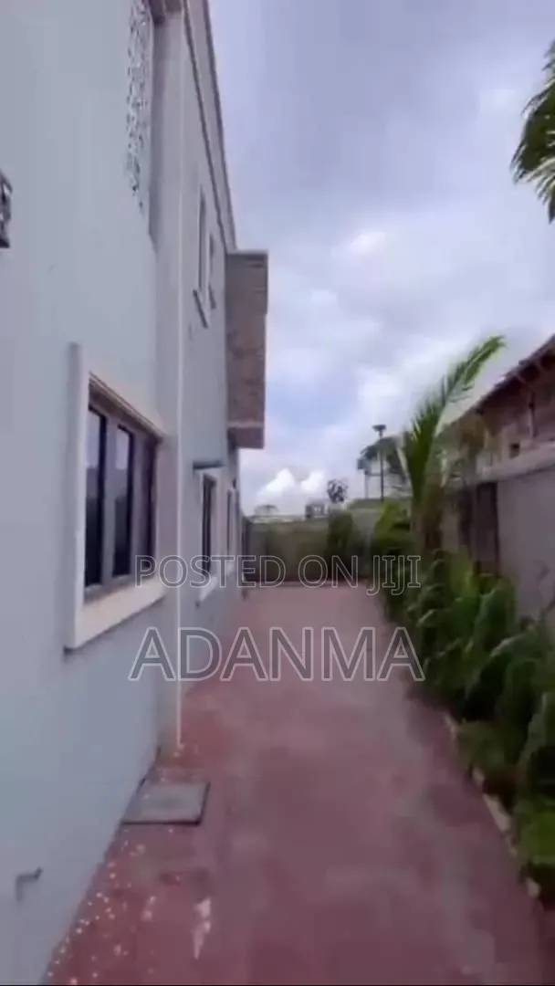 5bdrm Duplex in Sabon Lugbe for sale in Sabon Lugbe