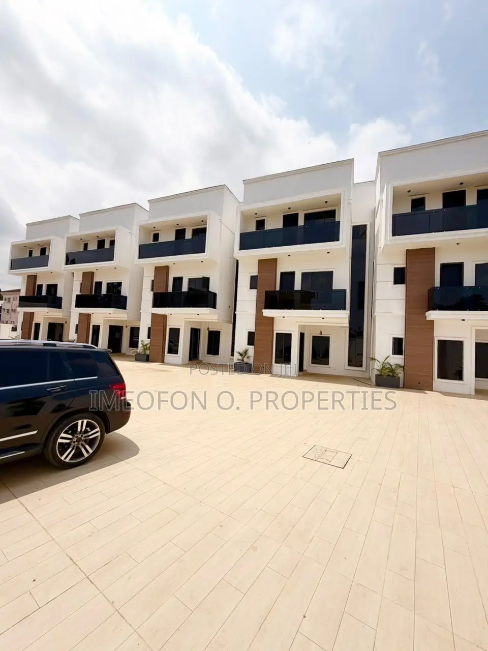 To Let Finished Smart 5 Bedrooms Terrace Duplex Apartment in Zone 7 / Wuse