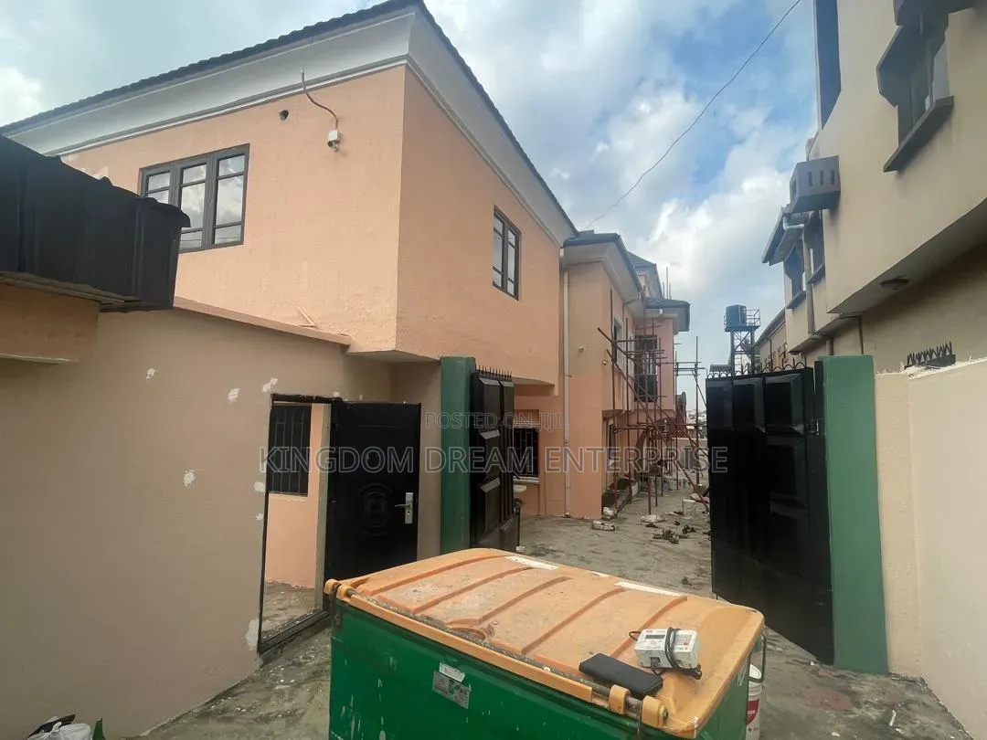 9bdrm Duplex in Off Cmd Road Magodo, GRA Phase 2 Shangisha for rent in GRA Phase 2 Shangisha