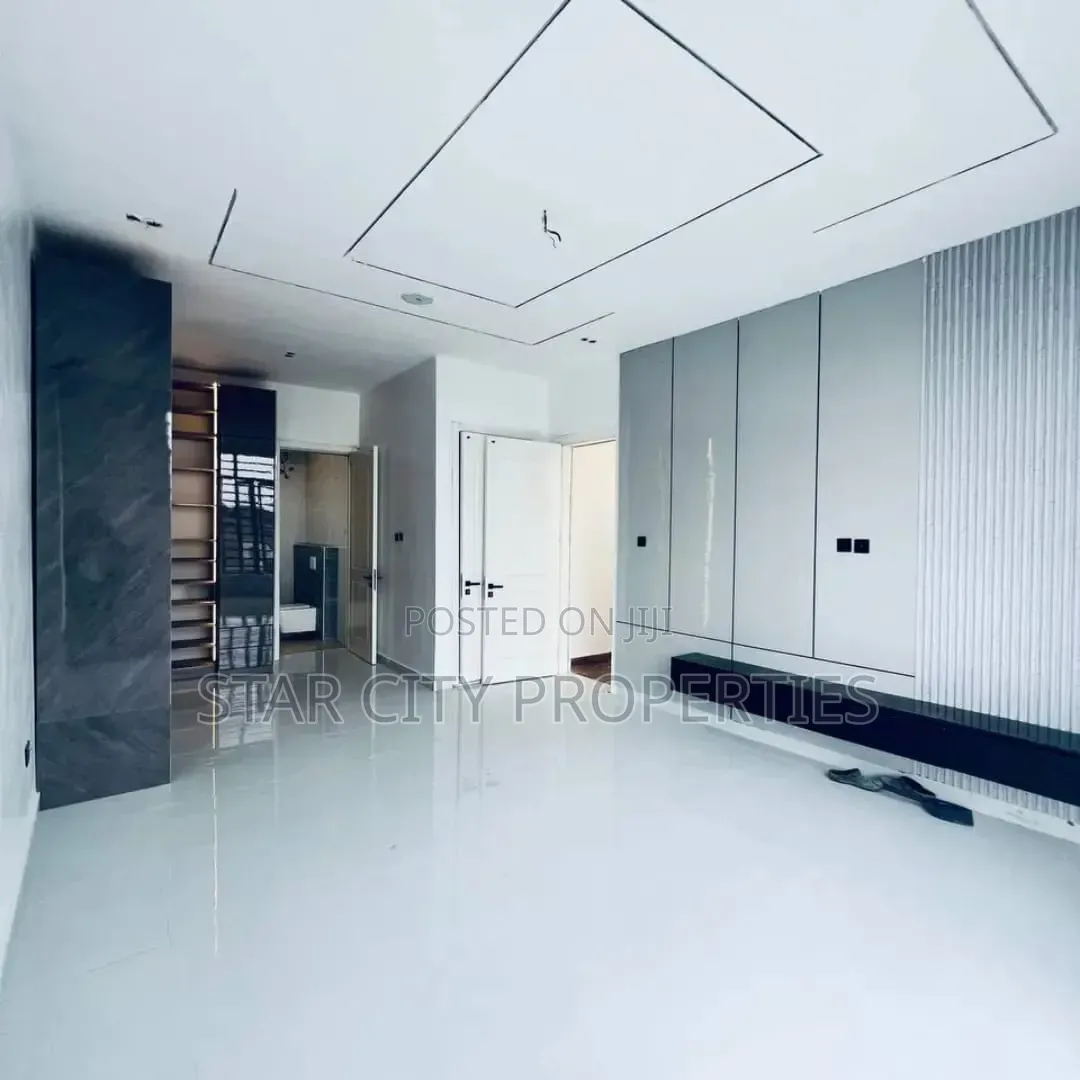 5bdrm Duplex in Chevron for sale in Chevron