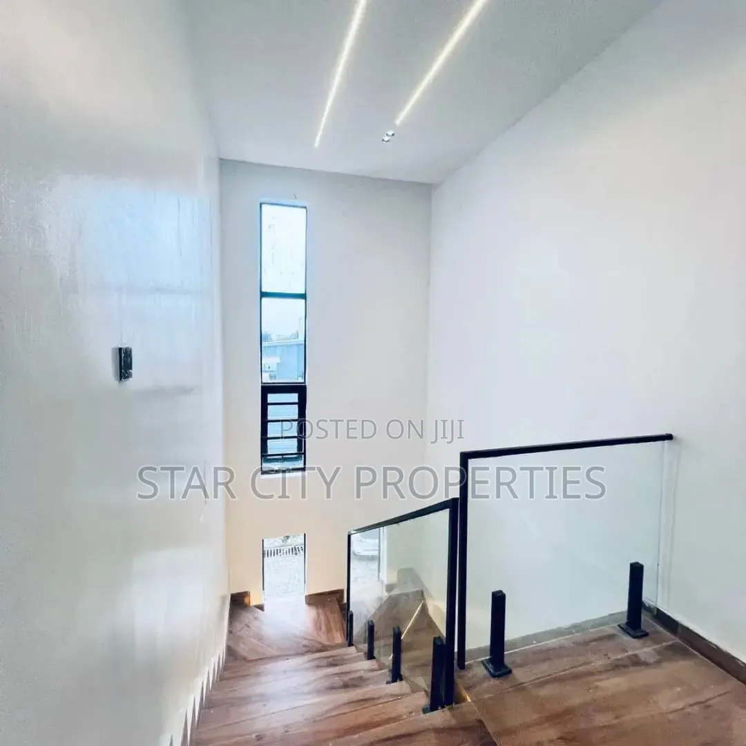 5bdrm Duplex in Chevron for sale in Chevron