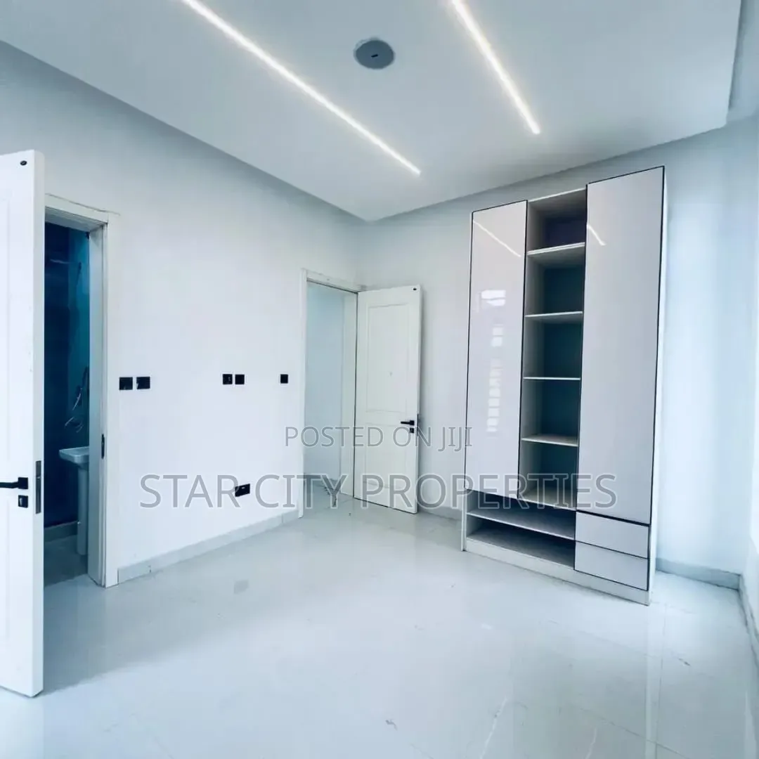 5bdrm Duplex in Chevron for sale in Chevron