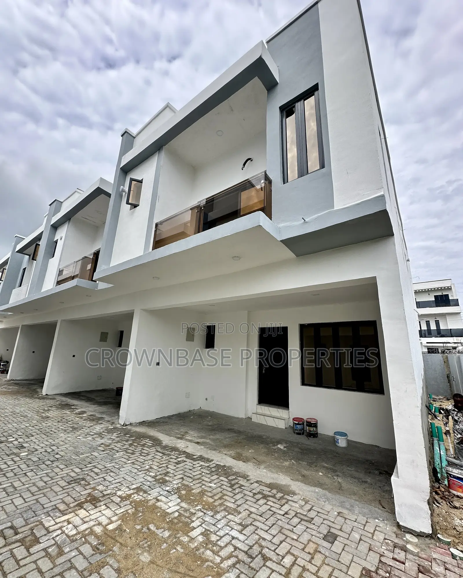 4bdrm Duplex in Ogombo for sale in Ogombo