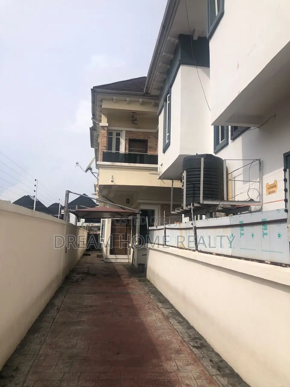 4bdrm Duplex in Ikota for rent in Ikota