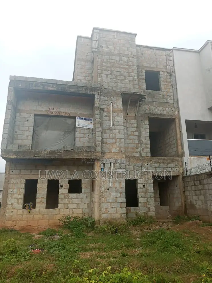 4bdrm Duplex in Idu Industrial for sale in Idu Industrial