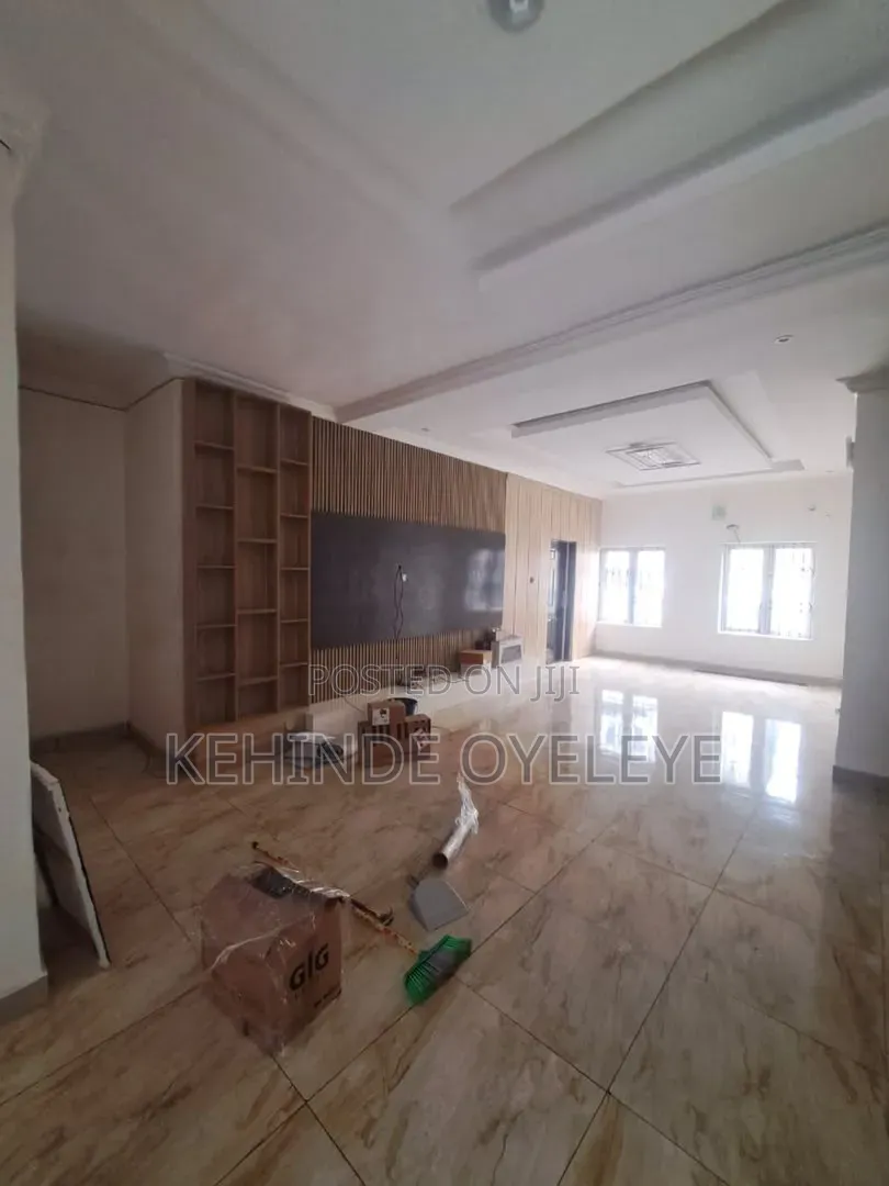 2bdrm Block of Flats in Ilasan Apartment for rent in Ilasan