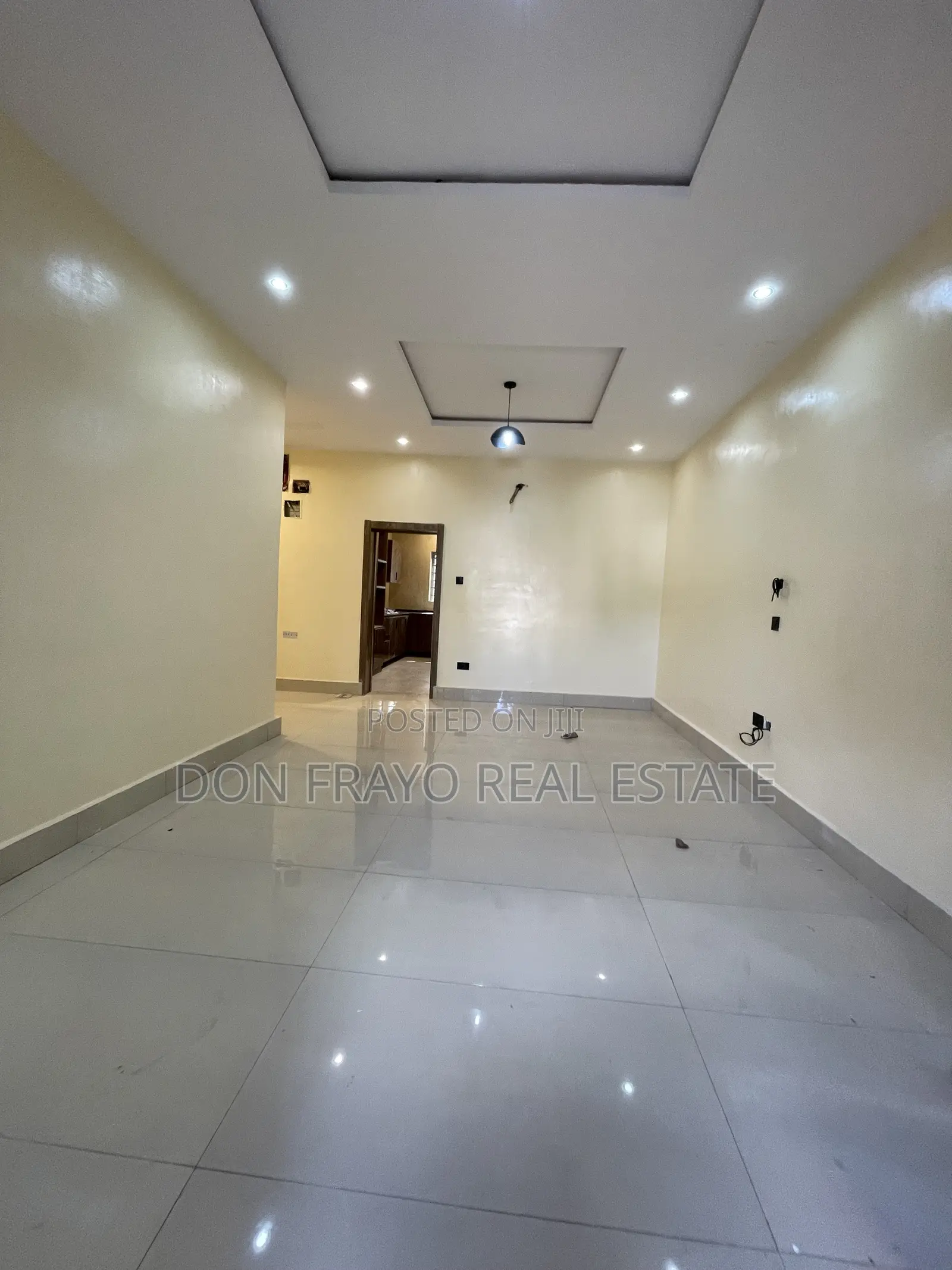 3bdrm Apartment in Old Bodija for sale in Bodija