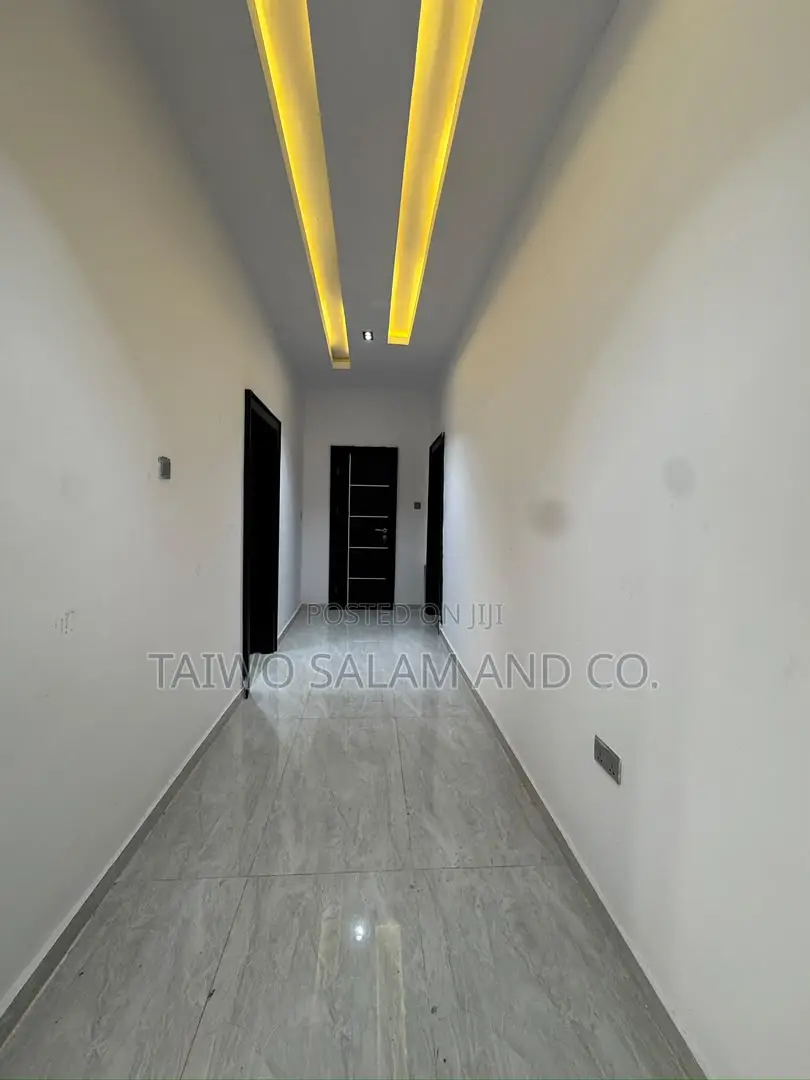4bdrm Duplex in Alalubosa for sale in Alalubosa
