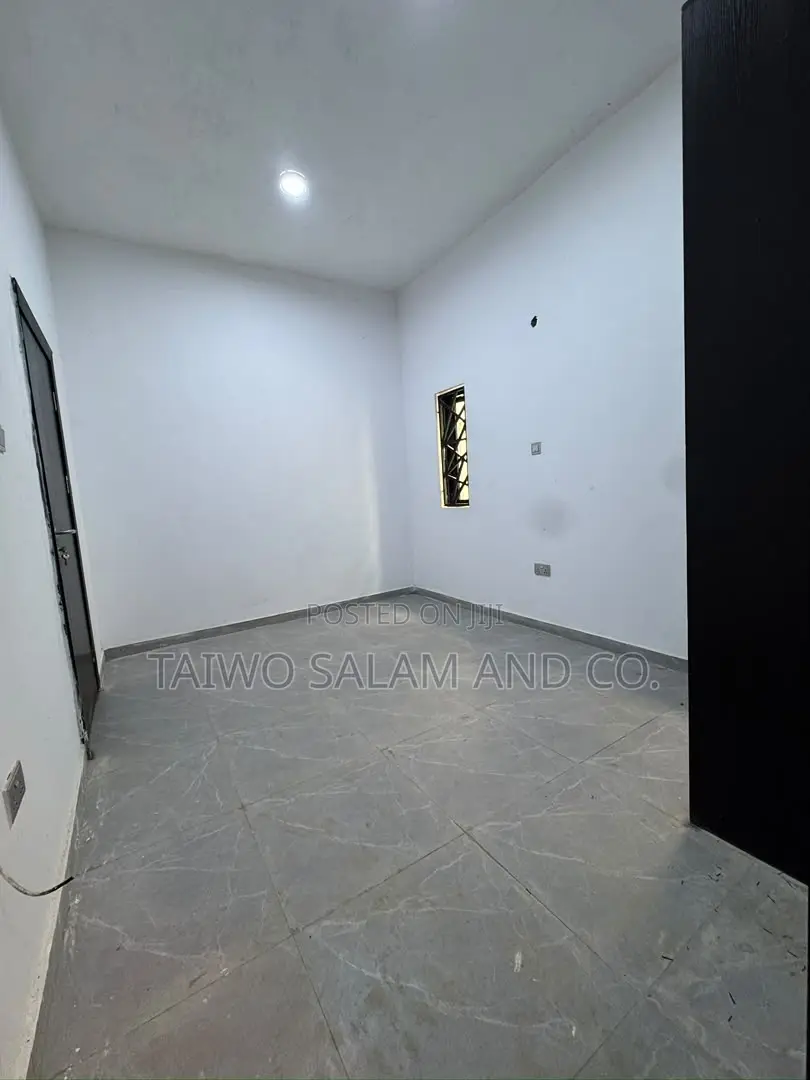 4bdrm Duplex in Alalubosa for sale in Alalubosa