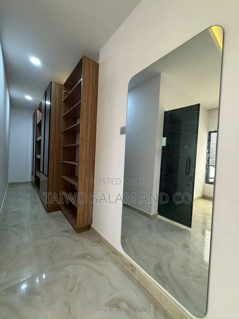 4bdrm Duplex in Alalubosa for sale in Alalubosa