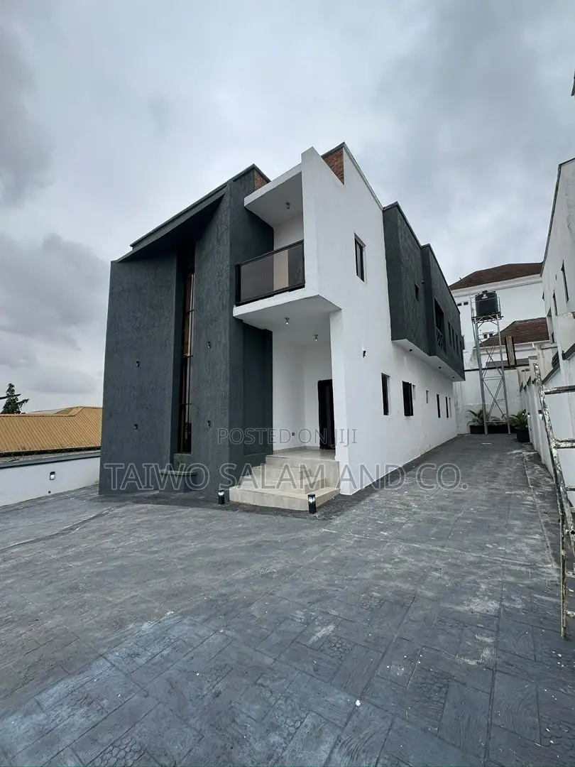 4bdrm Duplex in Alalubosa for sale in Alalubosa