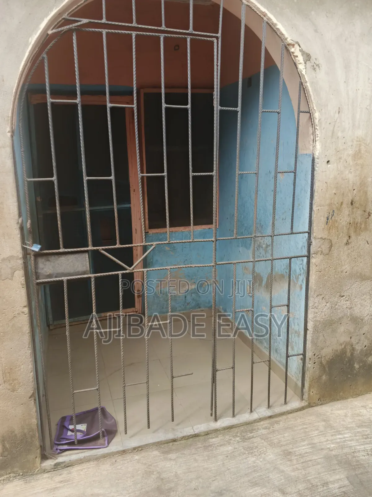 14bdrm Bungalow in Ayobo for sale in Ayobo