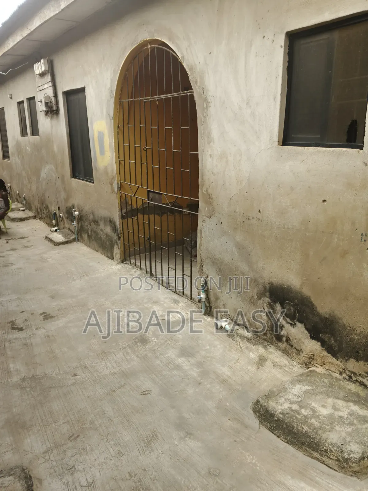 14bdrm Bungalow in Ayobo for sale in Ayobo