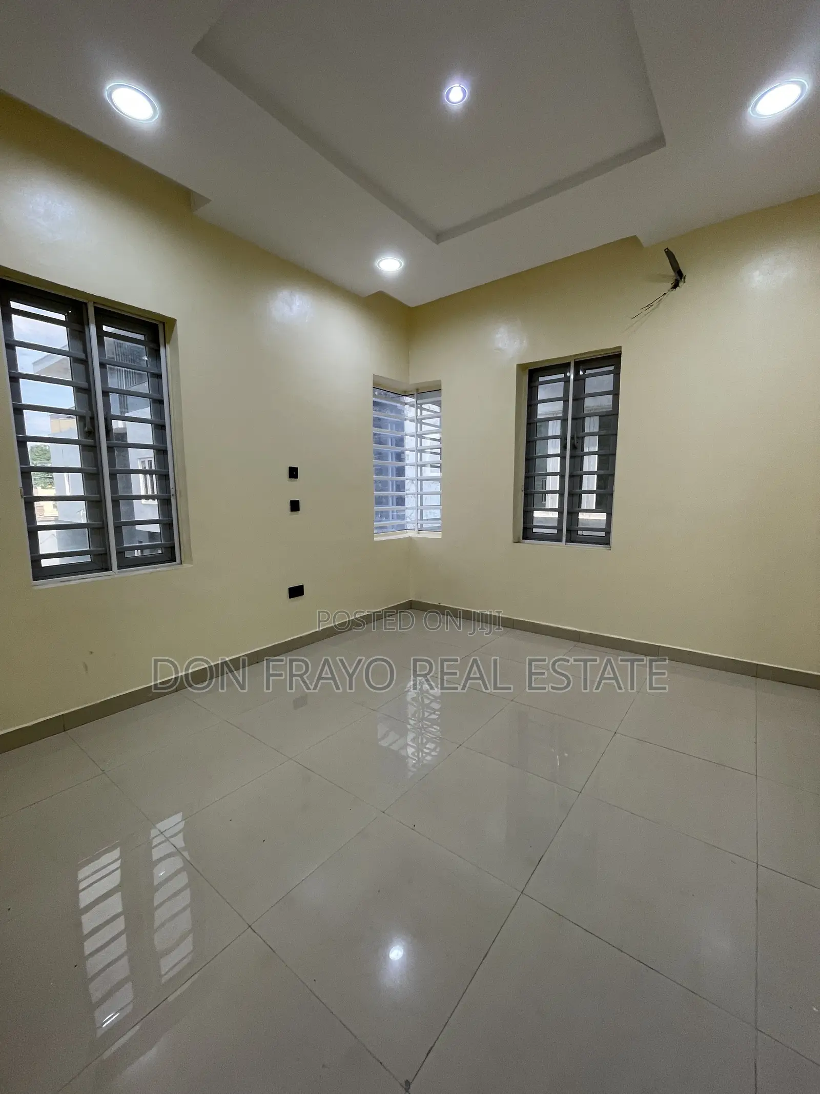3bdrm Apartment in Old Bodija for sale in Bodija