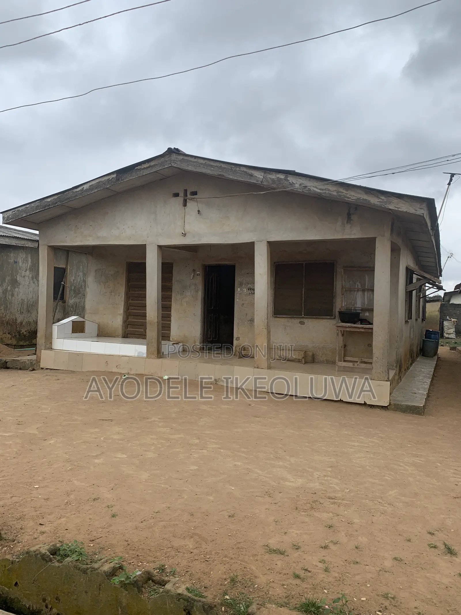 6bdrm Room & Parlour in Agric Road, Egan for sale in Egan