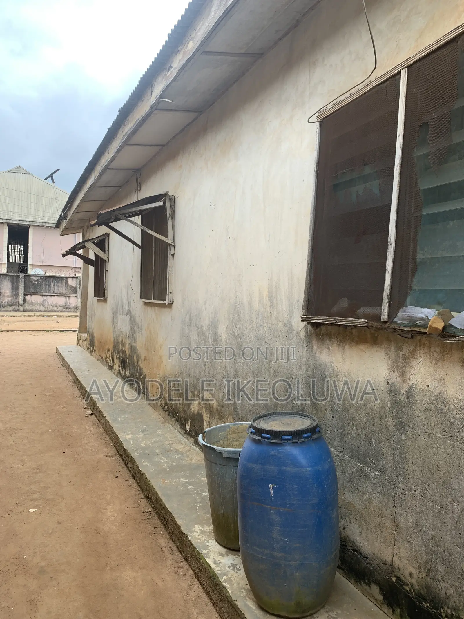 6bdrm Room & Parlour in Agric Road, Egan for sale in Egan