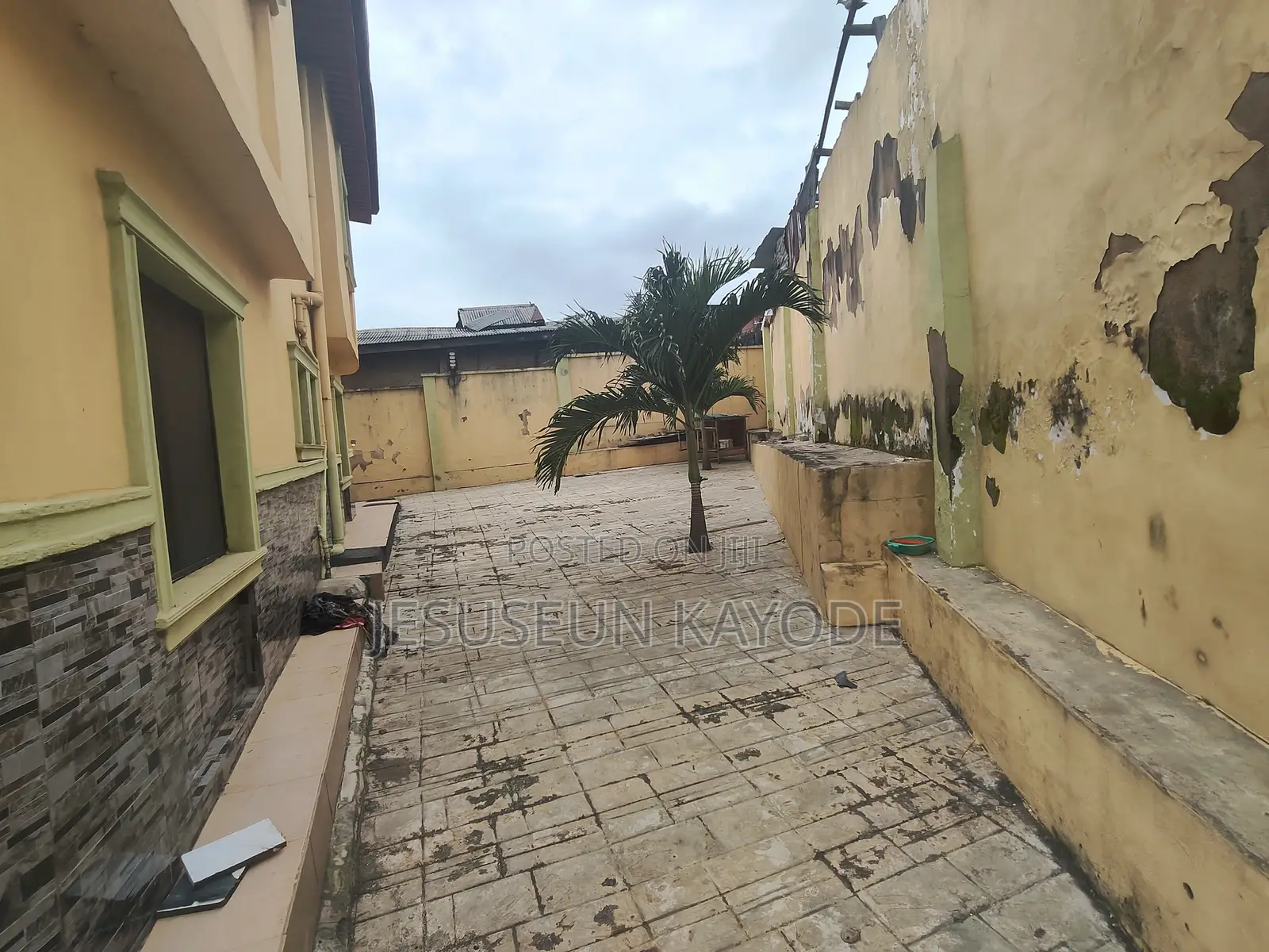 3bdrm Block of Flats in Aga Ikorodu for rent in Ikorodu Garage