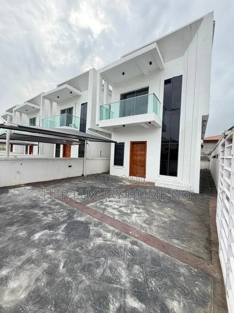4bdrm Duplex in Thomas for sale in Thomas Estate