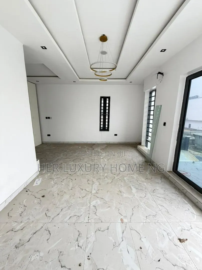 4bdrm Duplex in Thomas for sale in Thomas Estate