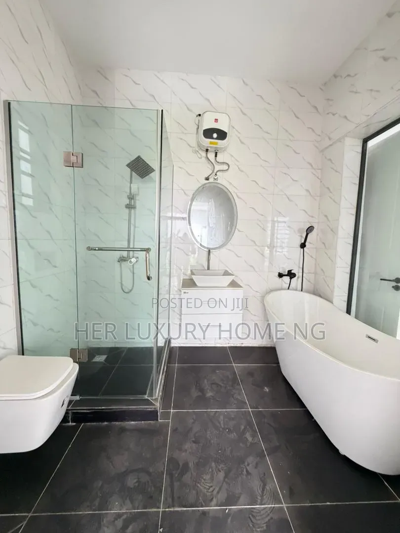 4bdrm Duplex in Thomas for sale in Thomas Estate