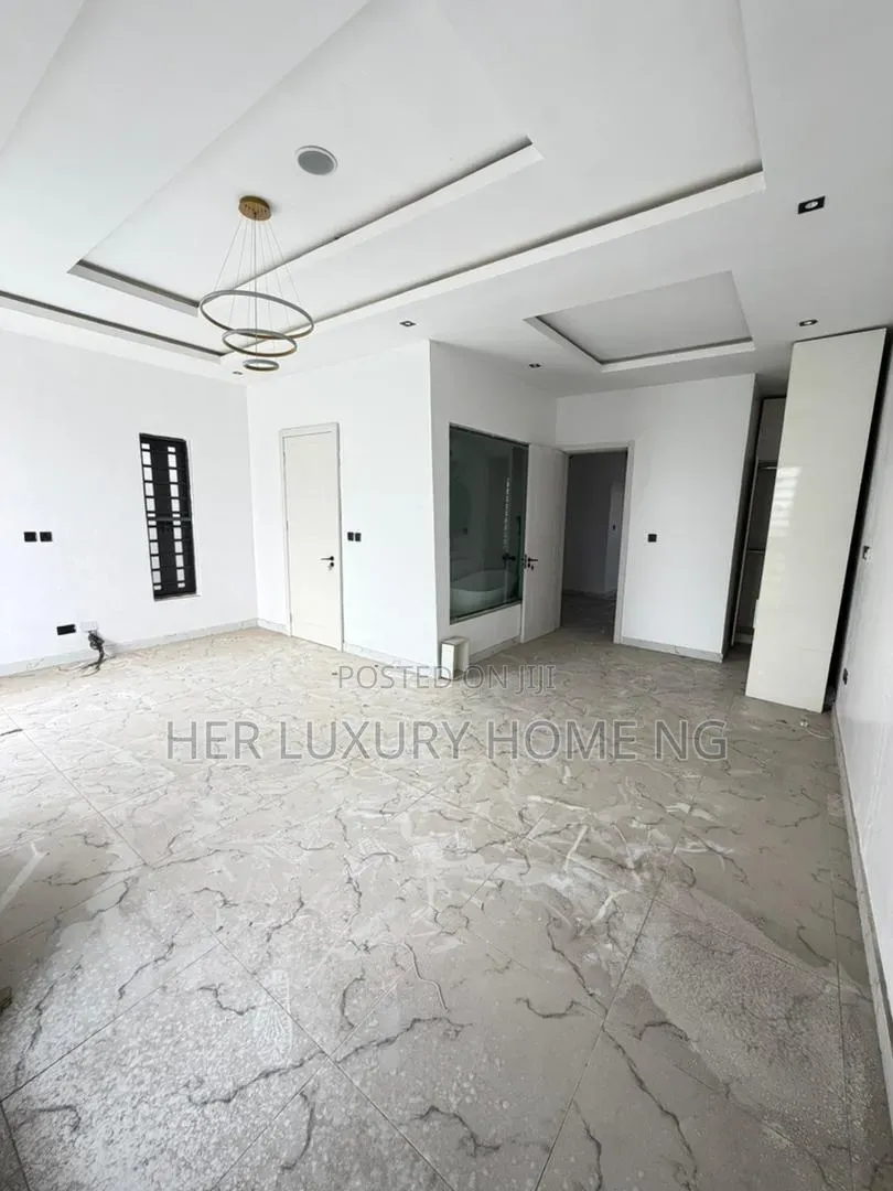 4bdrm Duplex in Thomas for sale in Thomas Estate