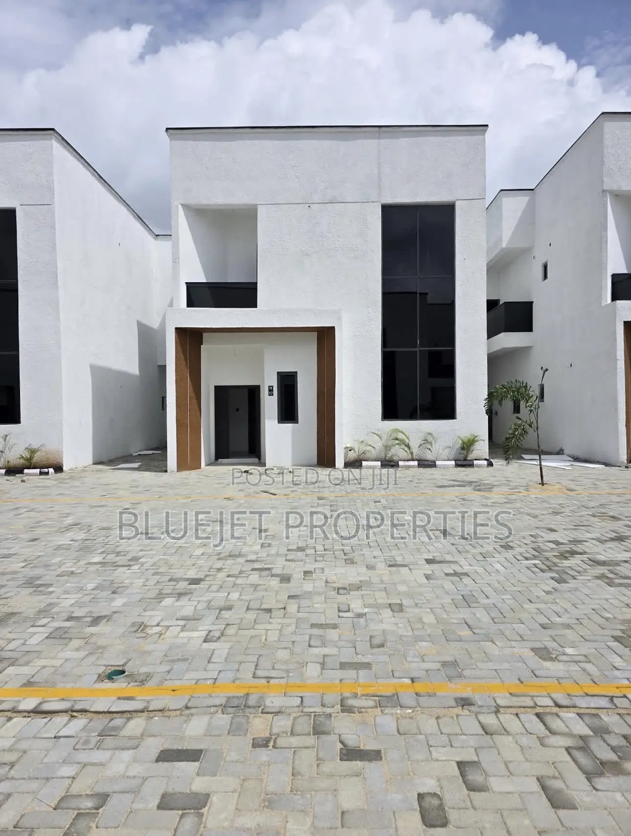 3bdrm Duplex in Ogombo for sale in Ogombo
