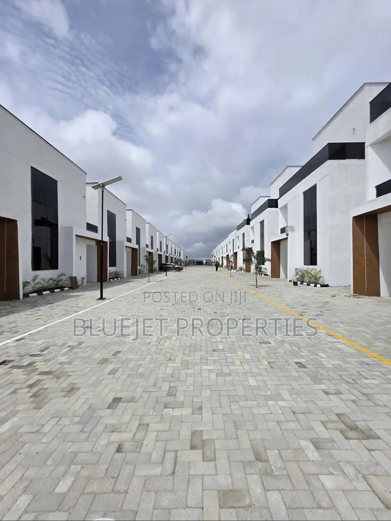 3bdrm Duplex in Ogombo for sale in Ogombo