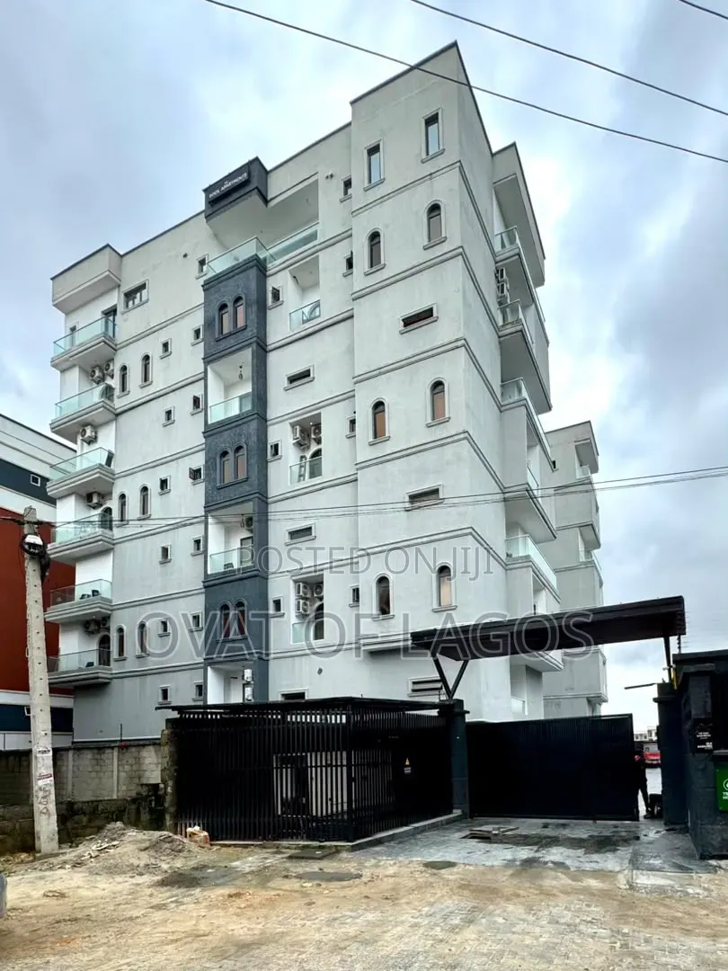 2bdrm Maisonette in Lekki Phase 1 for sale in Lekki Phase 1