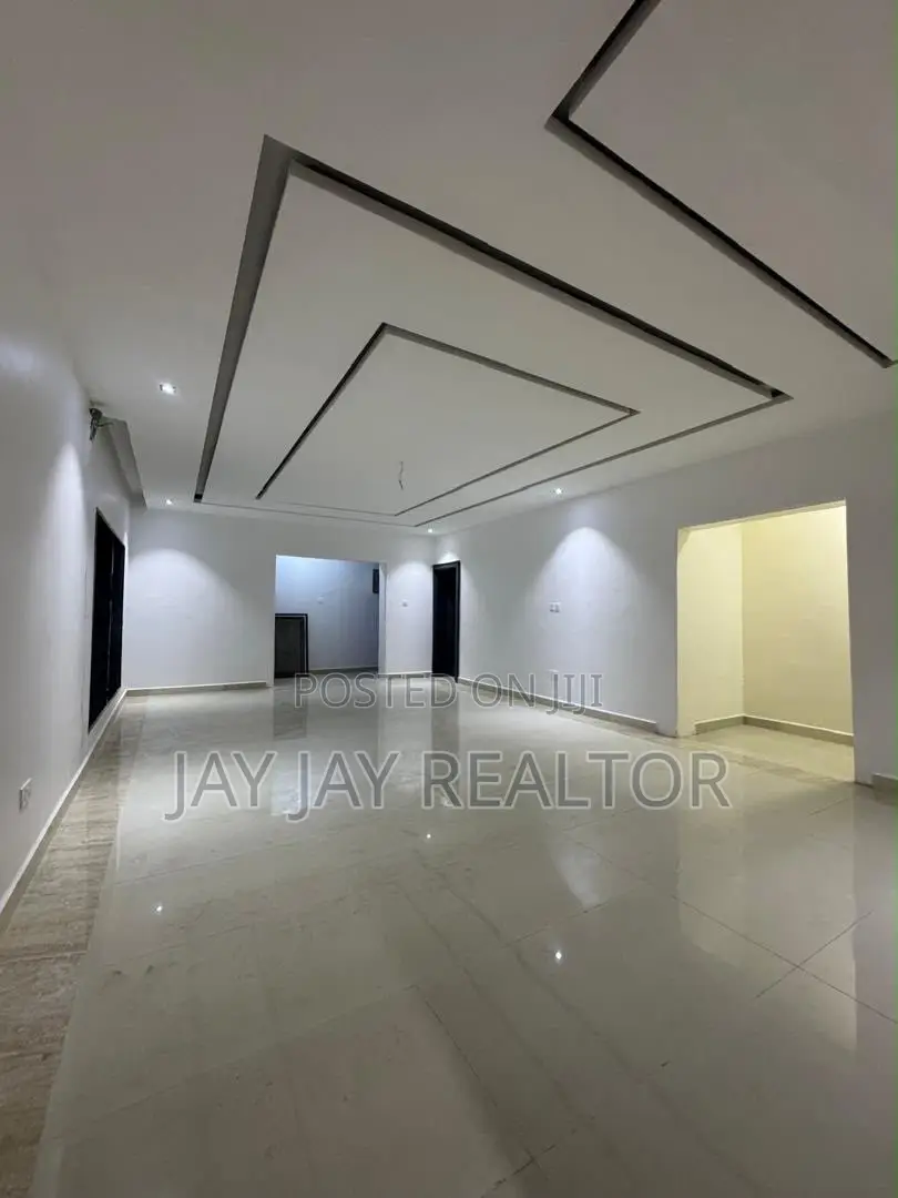 3bdrm Block of Flats in Lifecamp for sale in Life Camp
