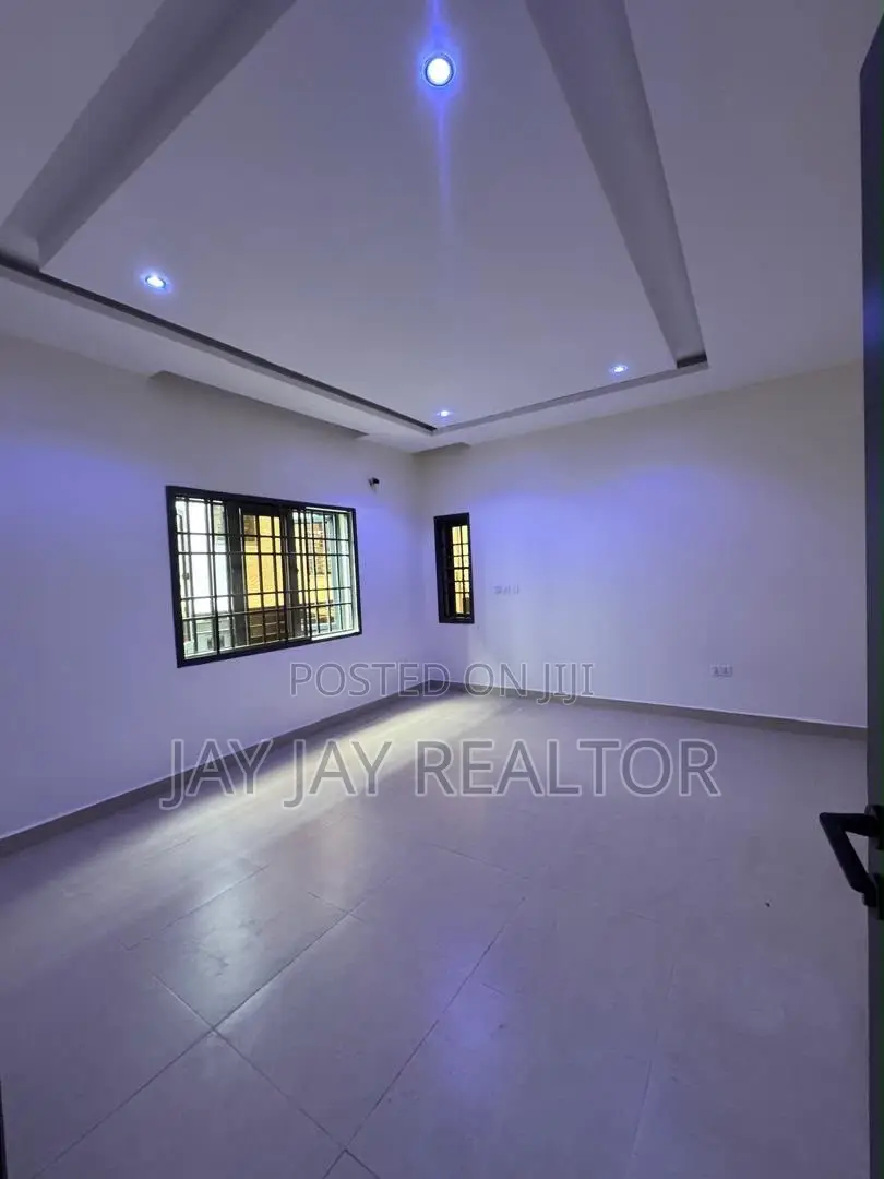 3bdrm Block of Flats in Lifecamp for sale in Life Camp
