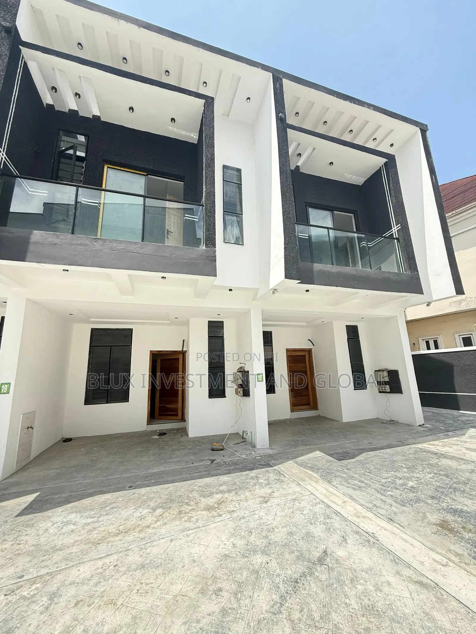 3bdrm Duplex in Chevron for sale in Chevron