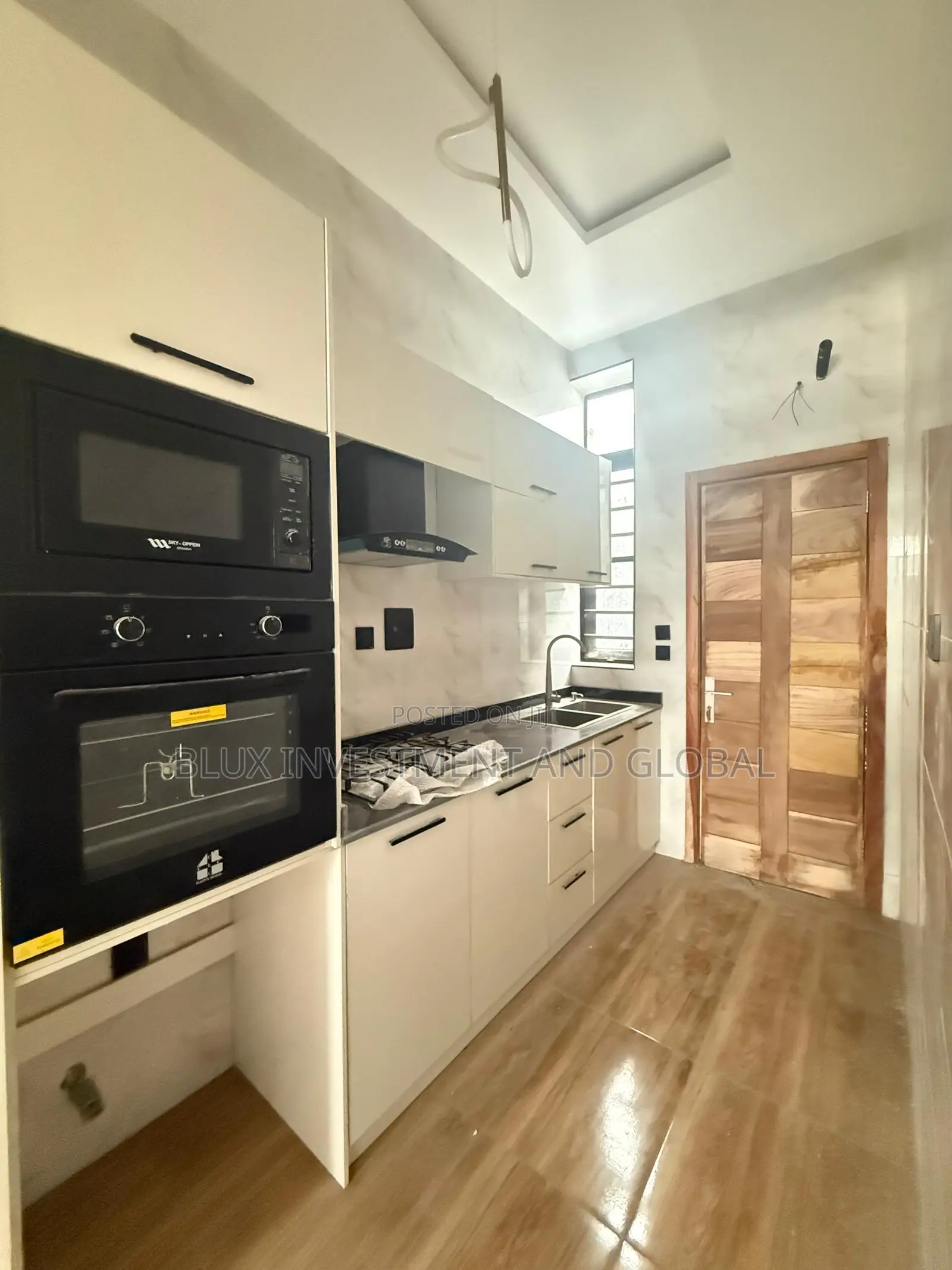 3bdrm Duplex in Chevron for sale in Chevron