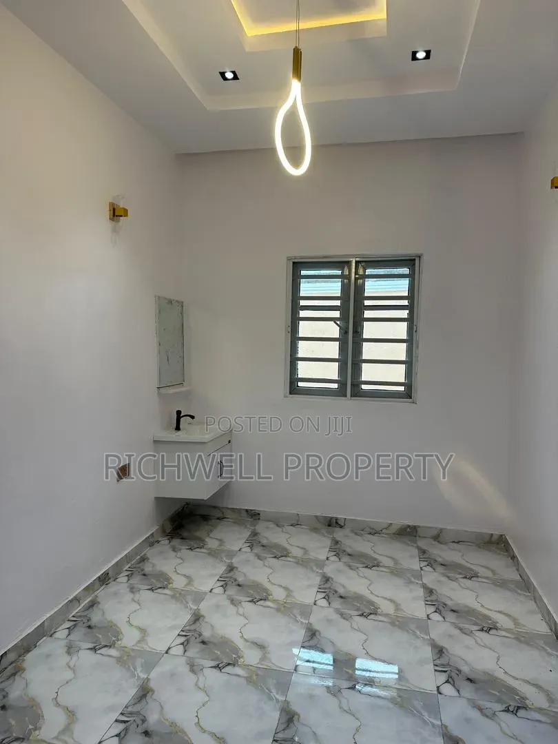 3bdrm Bungalow in Alaaka Elebu Off for sale in Akala Express