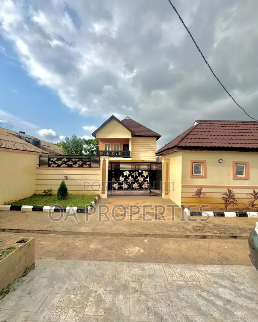 5bdrm Duplex in Okebadan Estate, for sale in Ibadan