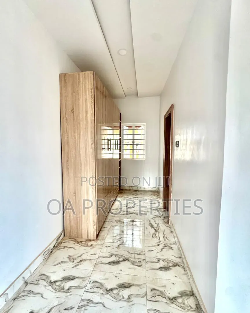 5bdrm Duplex in Okebadan Estate, for sale in Ibadan
