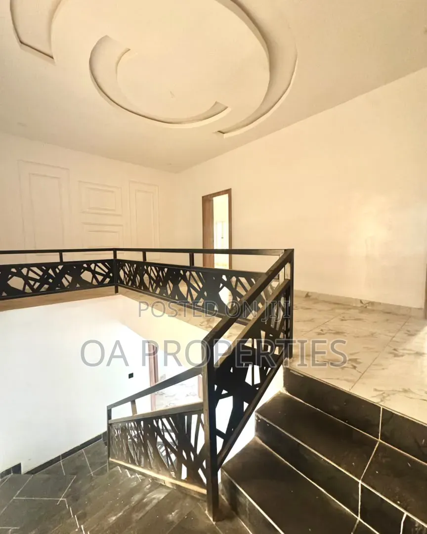 5bdrm Duplex in Okebadan Estate, for sale in Ibadan