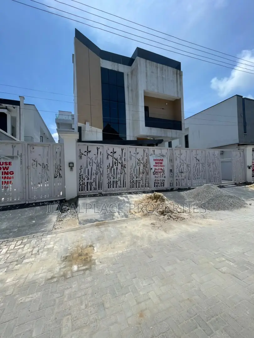 5bdrm Duplex in Lekki for sale in Lekki