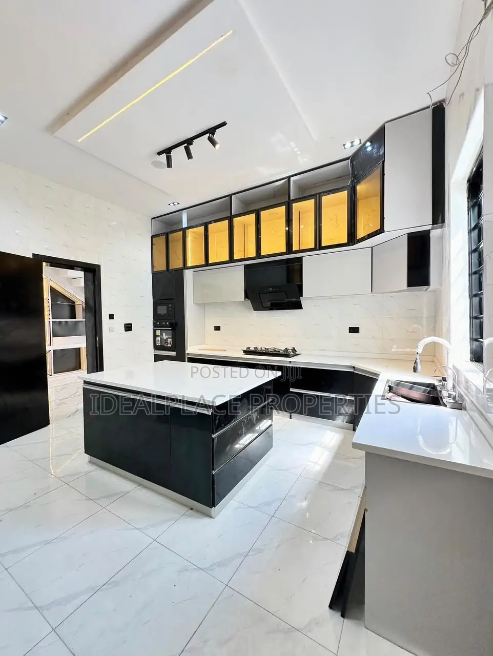 5bdrm Duplex in Lekki for sale in Lekki