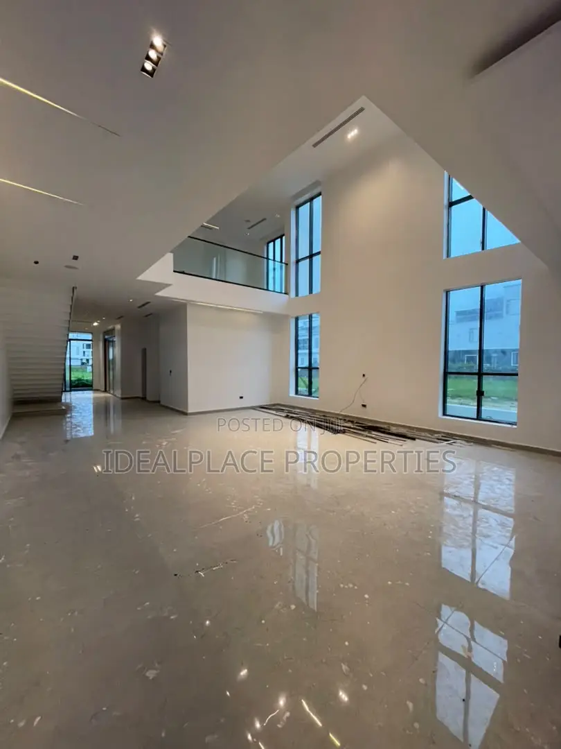 5bdrm Duplex in Cowrie Creek Estate, Ikate for sale in Ikate