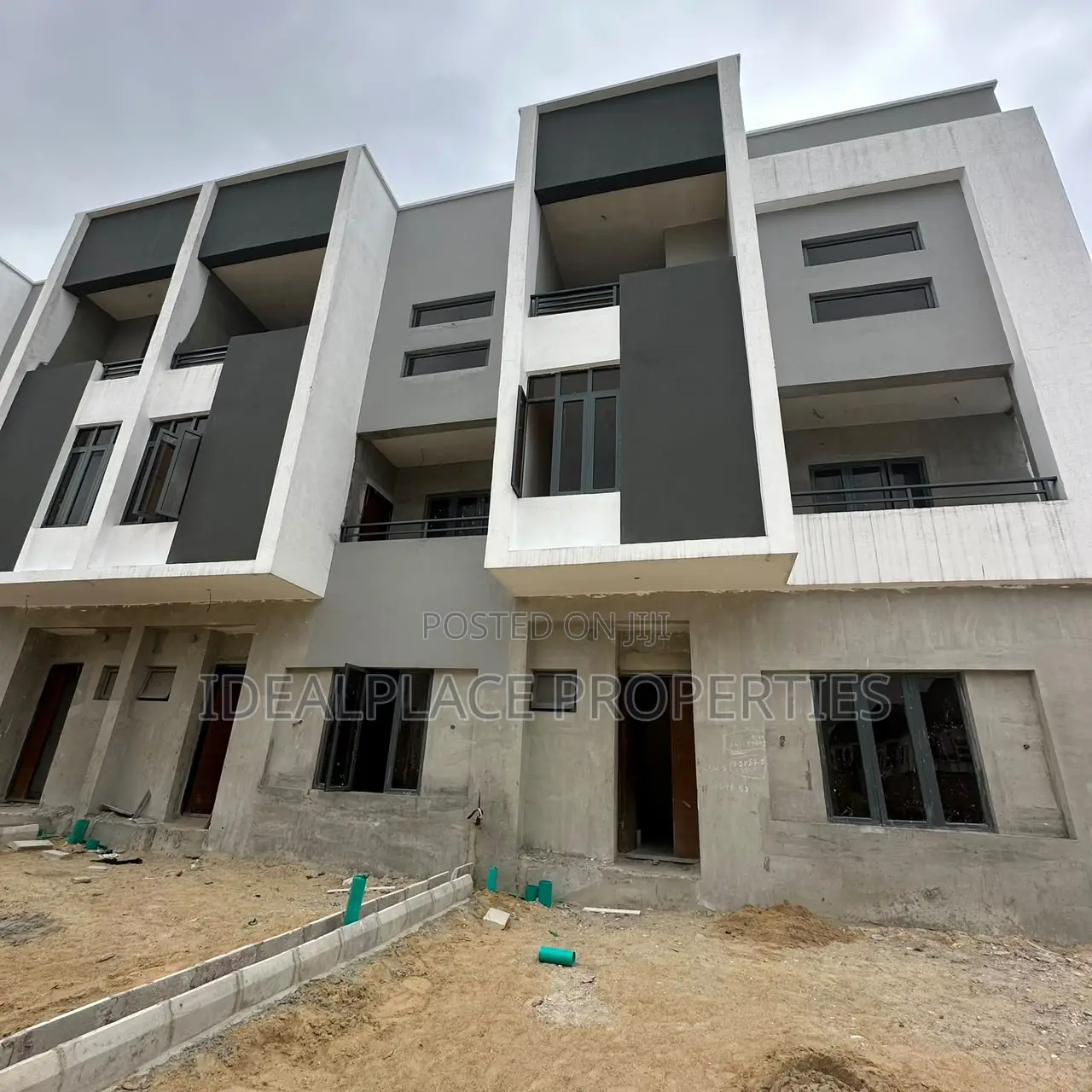 4bdrm Townhouse/Terrace in Osapa london for sale in Osapa london