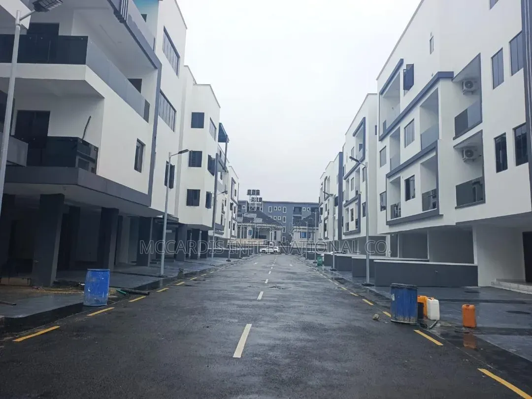 4bdrm Maisonette in Oduduwa Crescent for rent in Ikeja GRA