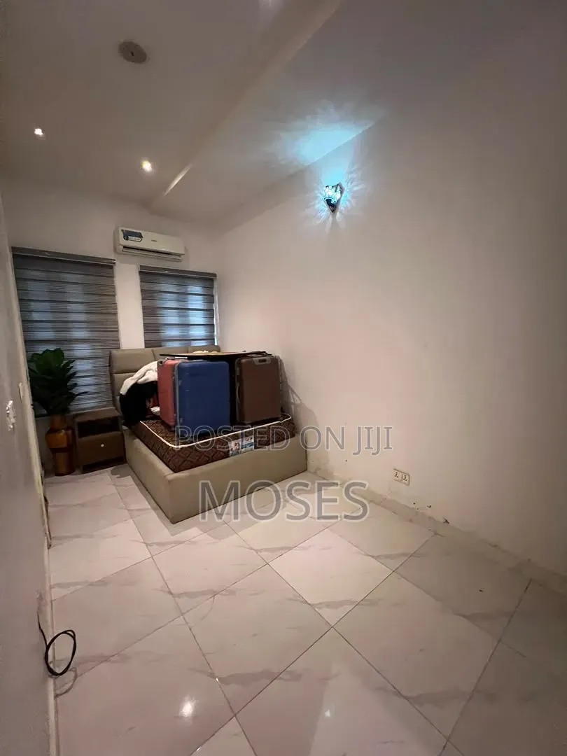 Furnished 1bdrm Apartment in Dpk Estate, Chevron for rent in Chevron