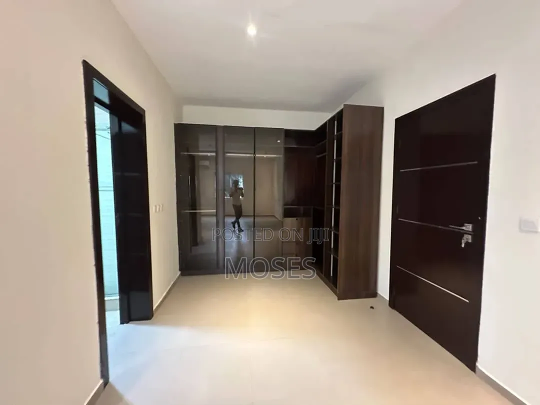 6bdrm Block of Flats in Well Secured Estate, Ikoyi S.W for rent in Ikoyi S.W